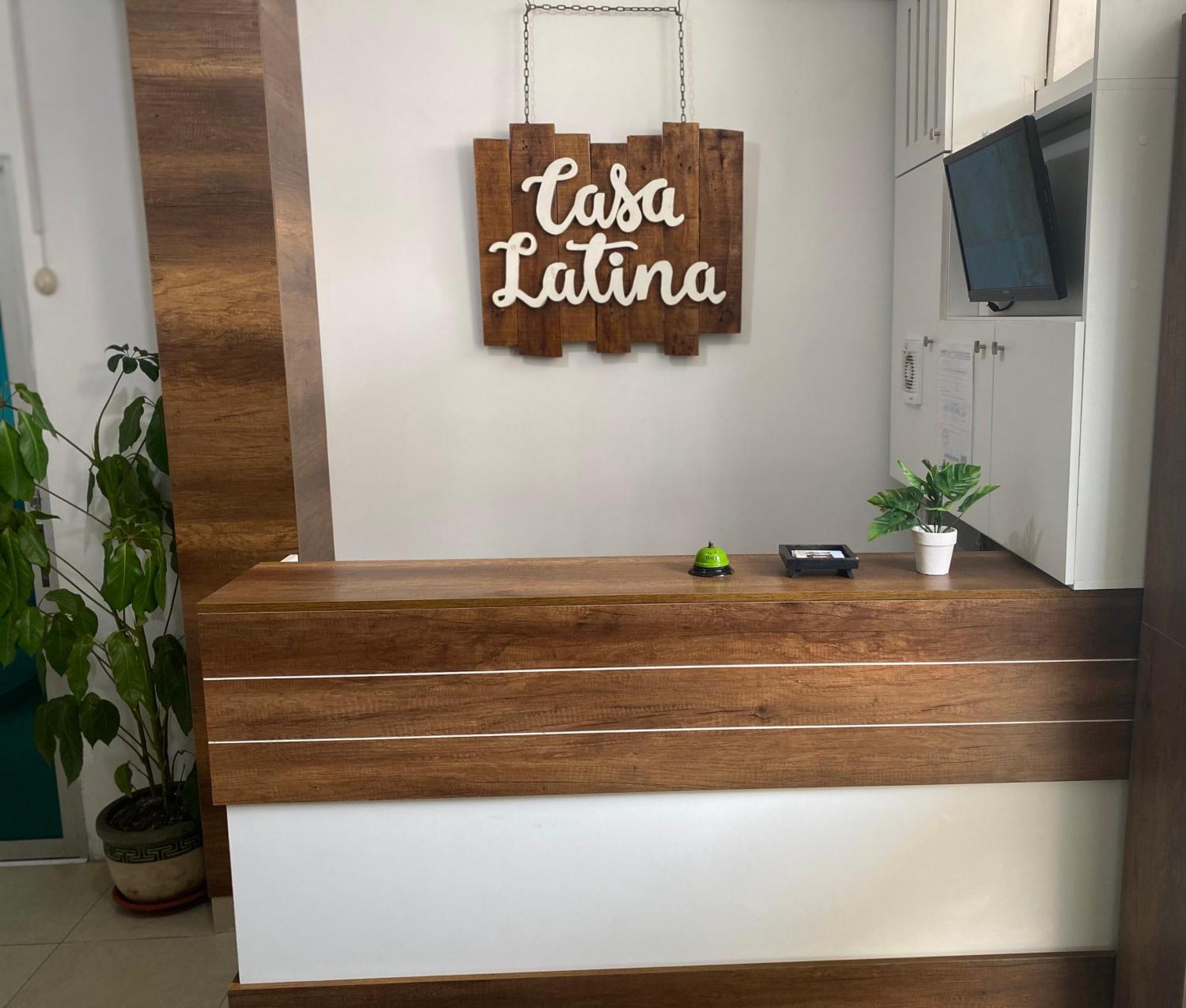Hotel Casa Latina Манта Екстериор снимка