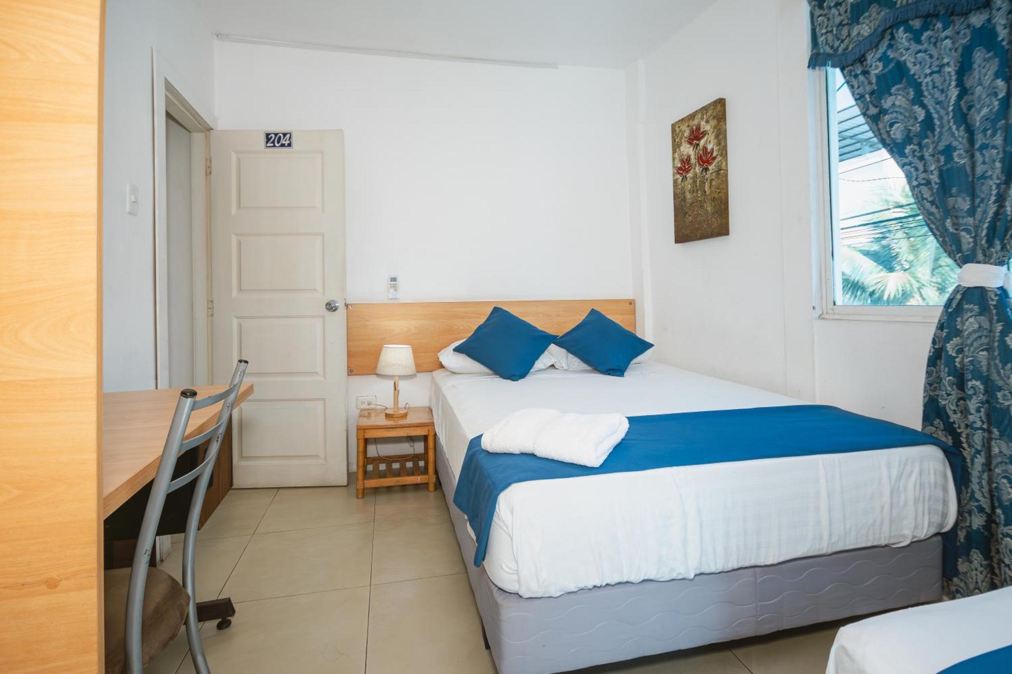 Hotel Casa Latina Манта Екстериор снимка