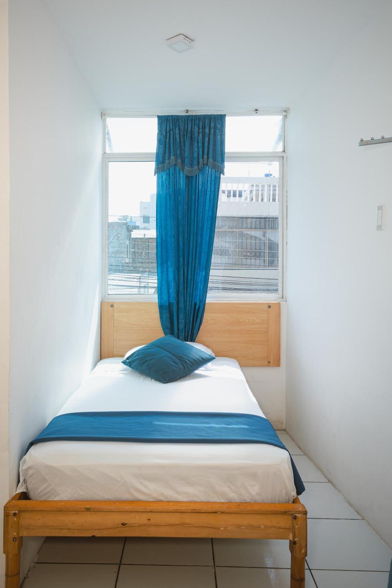 Hotel Casa Latina Манта Екстериор снимка