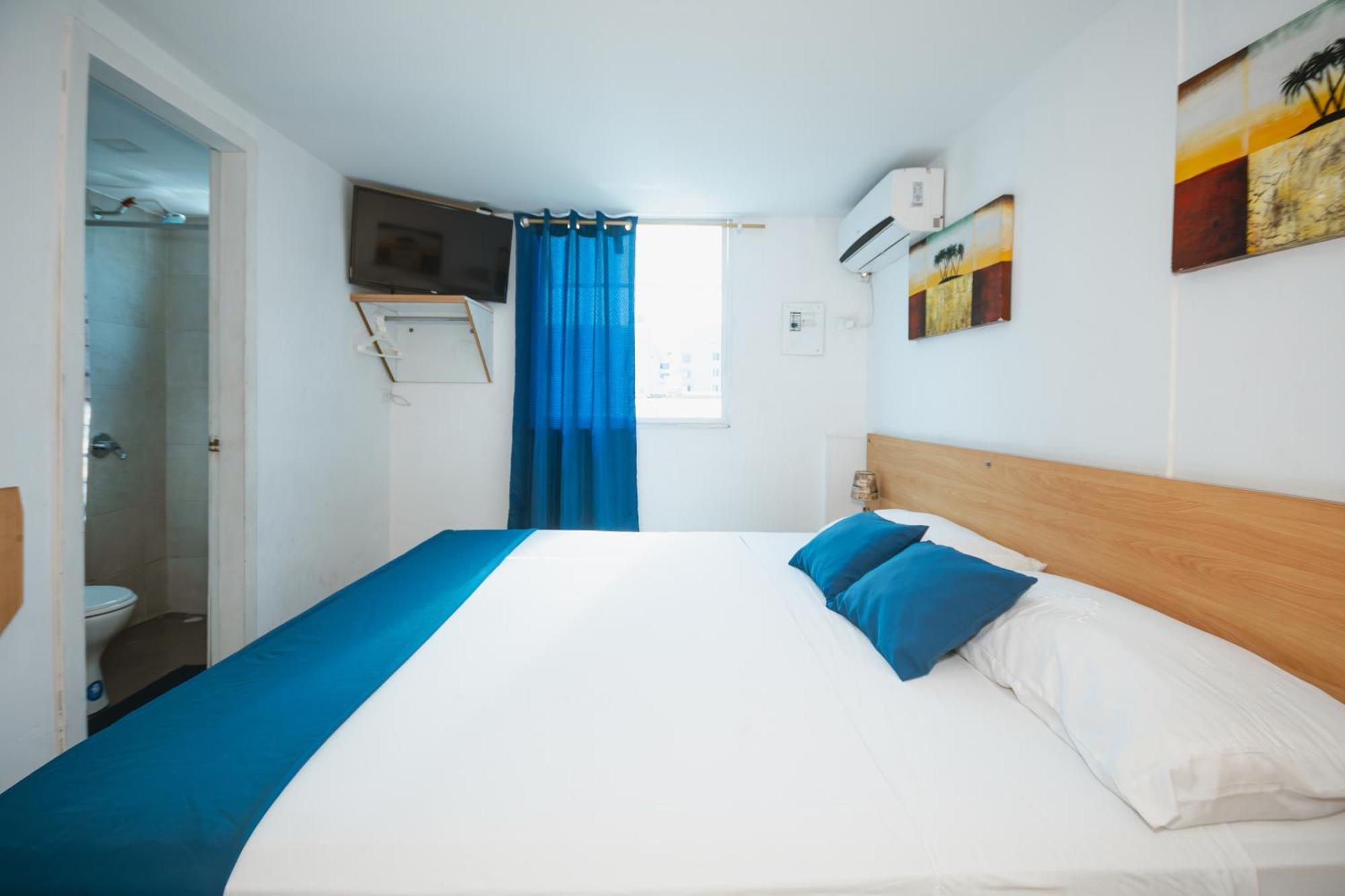 Hotel Casa Latina Манта Екстериор снимка